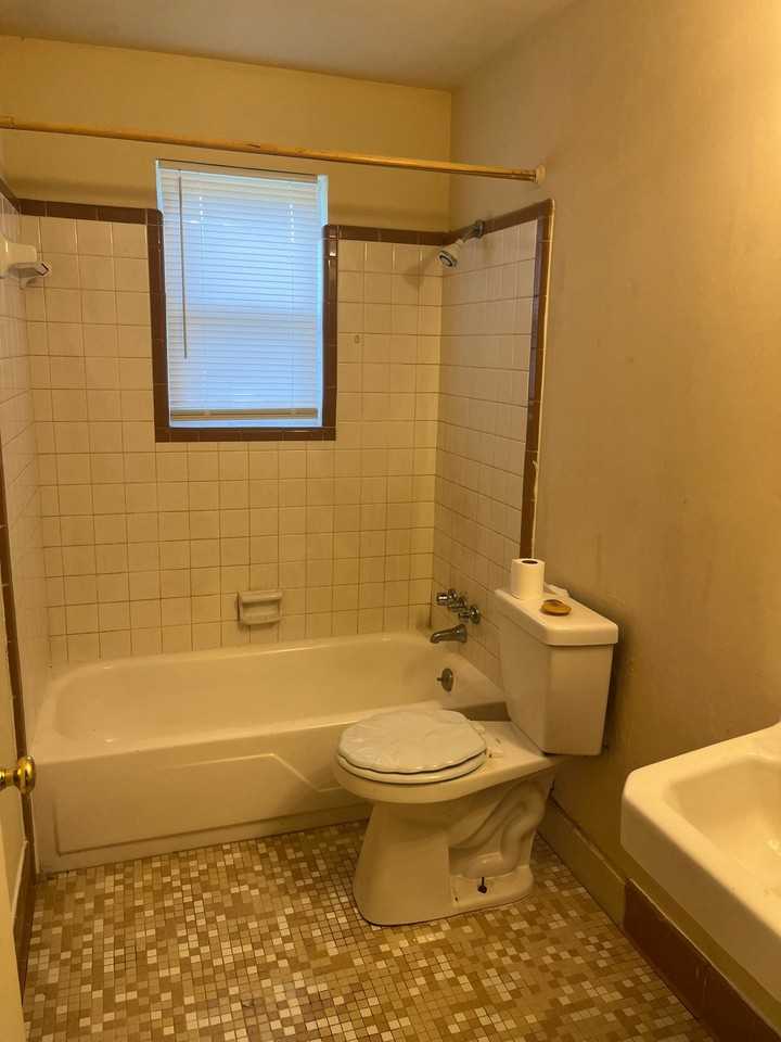1364 Gormans Ln - Photo 5 of 6