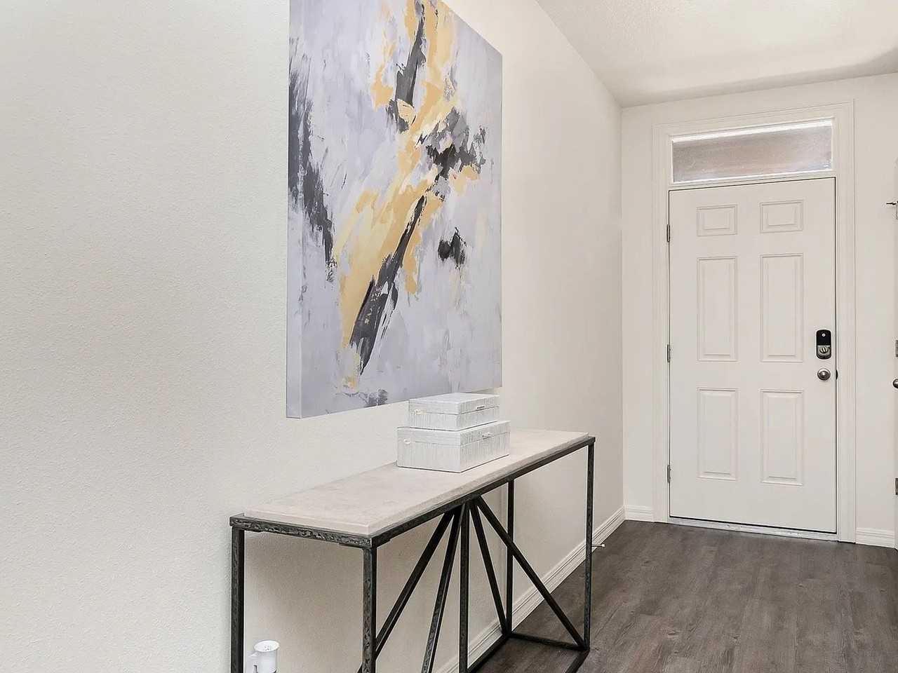 1607 Amalfi Dr - Photo 2 of 11