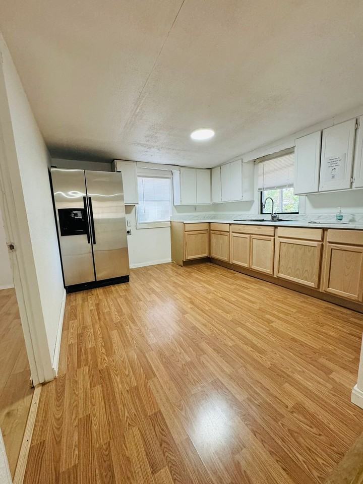 1908 Coleman St - Photo 2 of 7