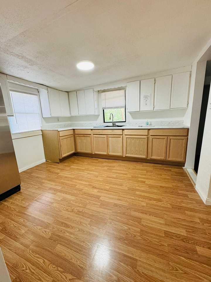 1908 Coleman St - Photo 4 of 7