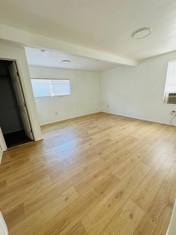 1908 Coleman St - Photo 5 of 7