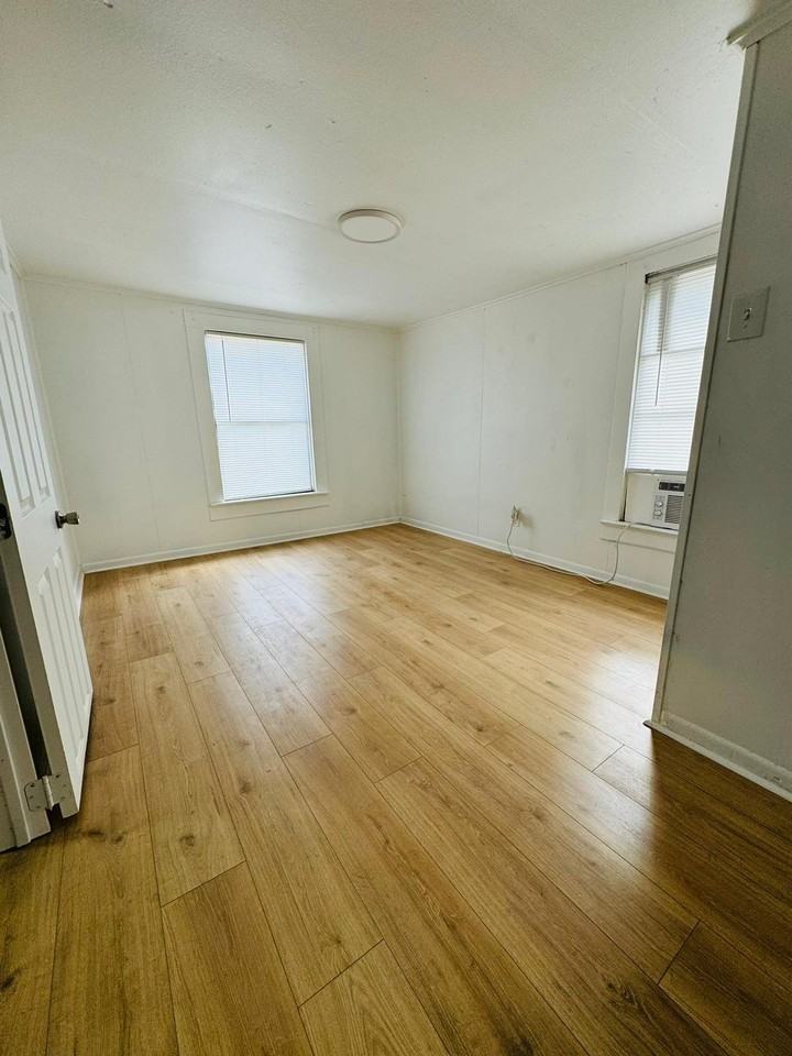 1908 Coleman St - Photo 6 of 7