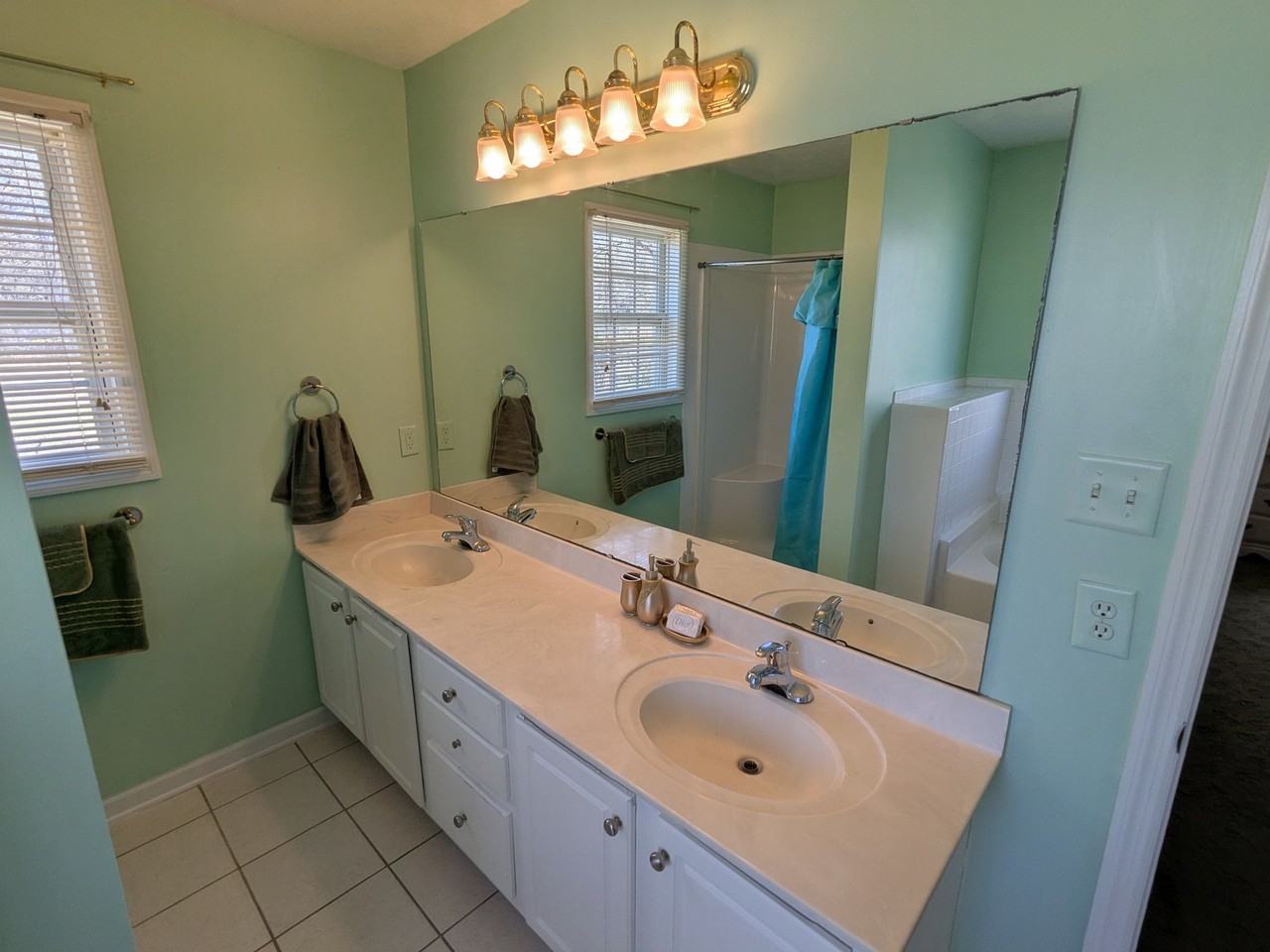 3319 Auburn Dr - Photo 4 of 40