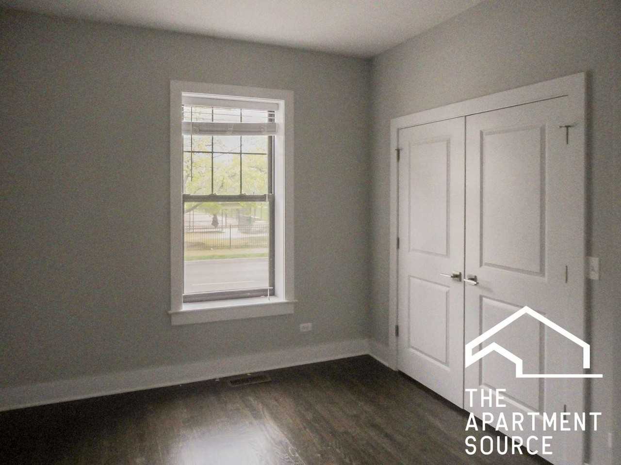 1950 W Nelson St #1 - Photo 3 of 5