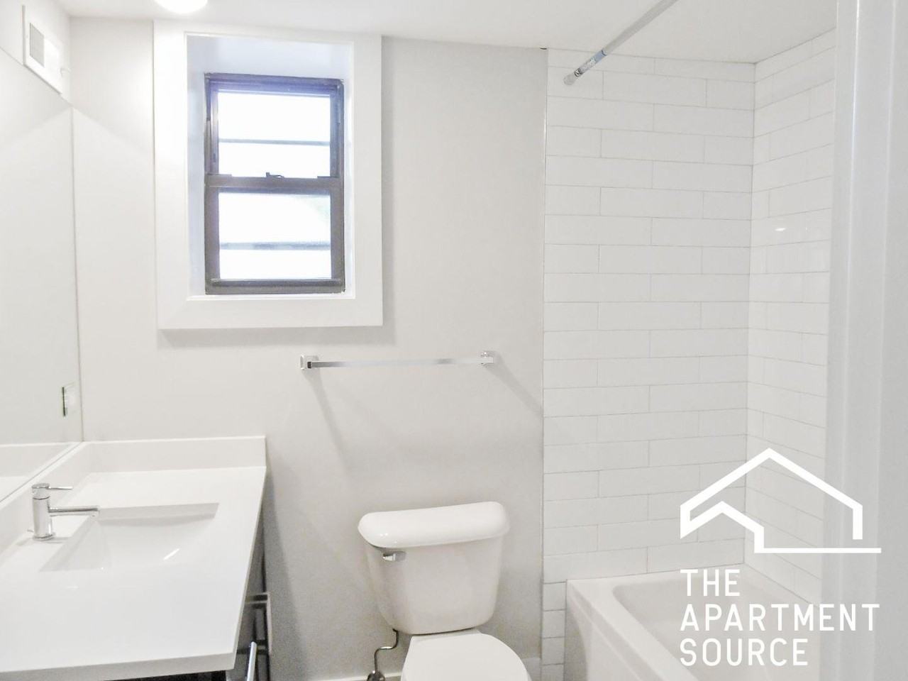 1950 W Nelson St #1 - Photo 4 of 5