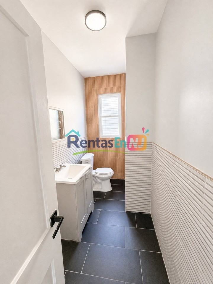 549 20th St #3A - Photo 7 of 8