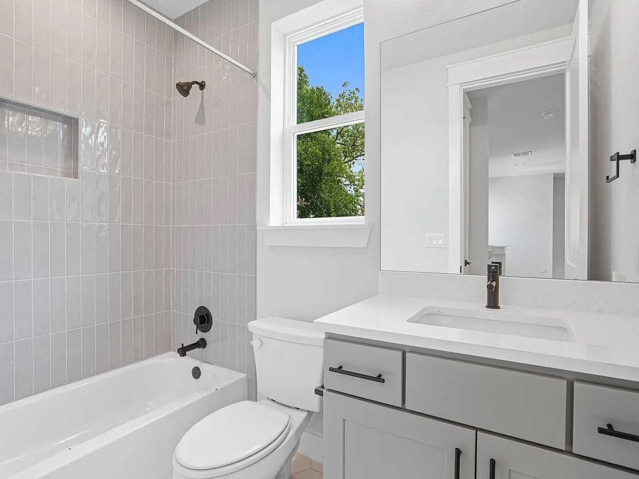 6116 Friendswood Dr - Photo 4 of 5