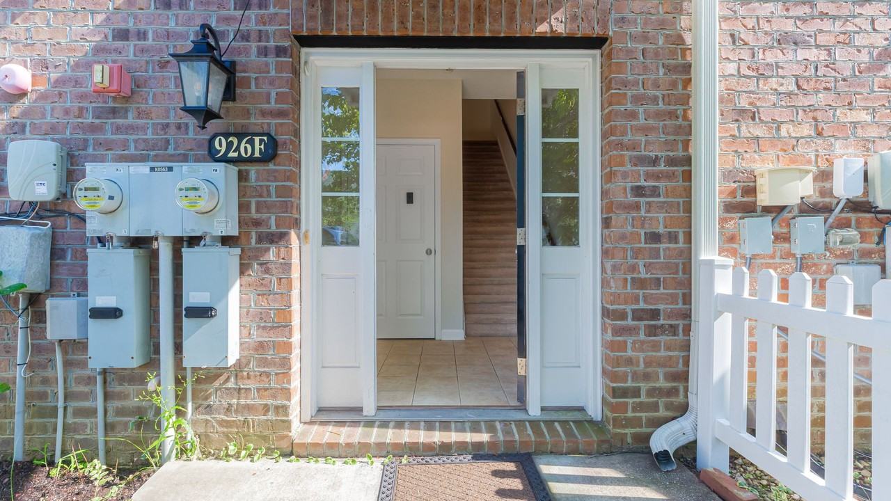 926 Price Ln Unit F - Photo 3 of 34