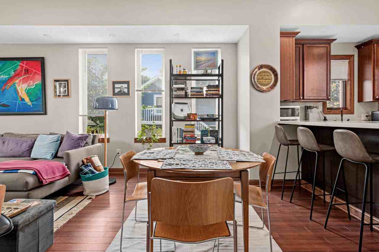 2711 1st Ave S #2711 - Photo 4 of 23
