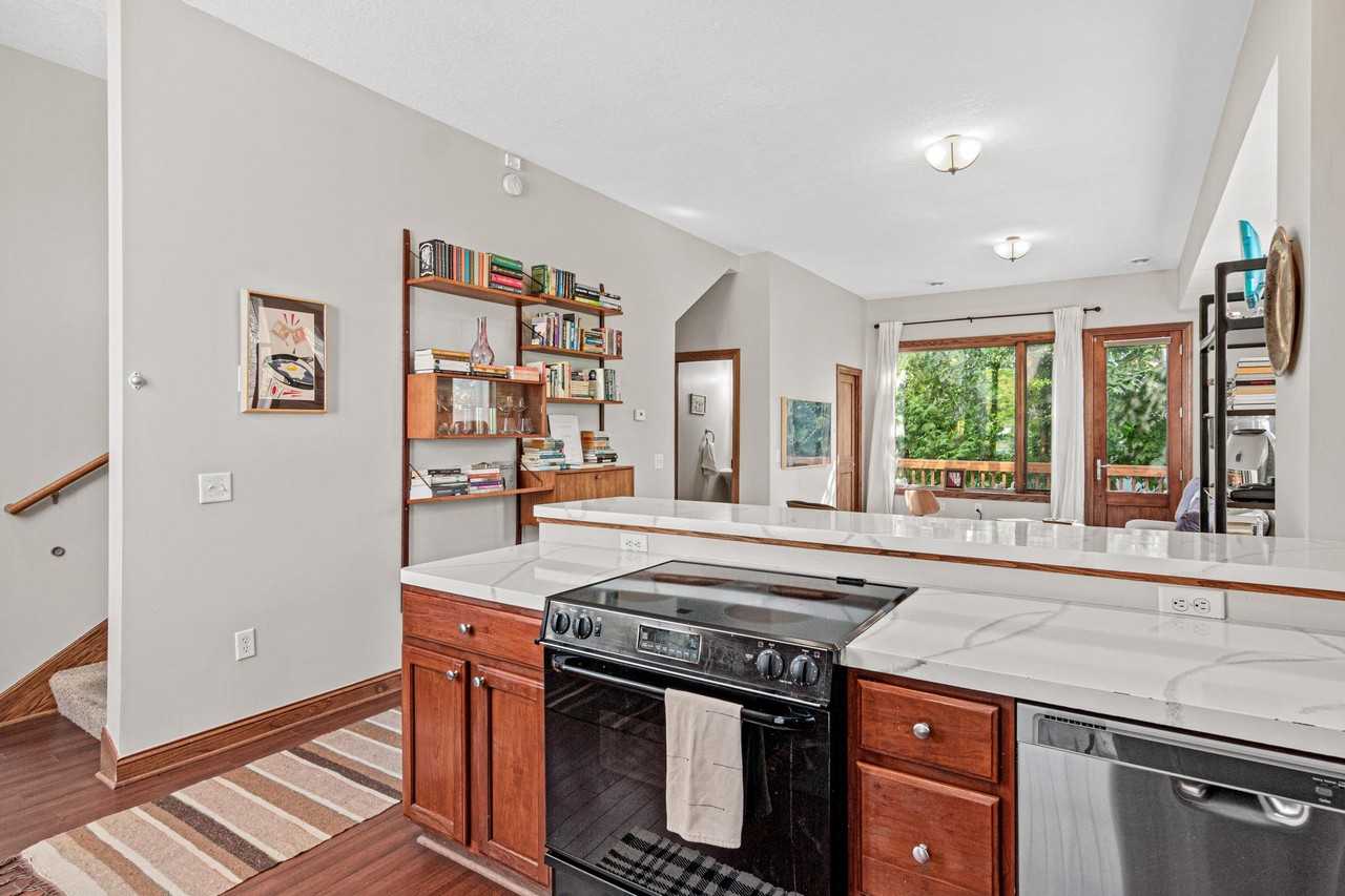 2711 1st Ave S #2711 - Photo 5 of 23