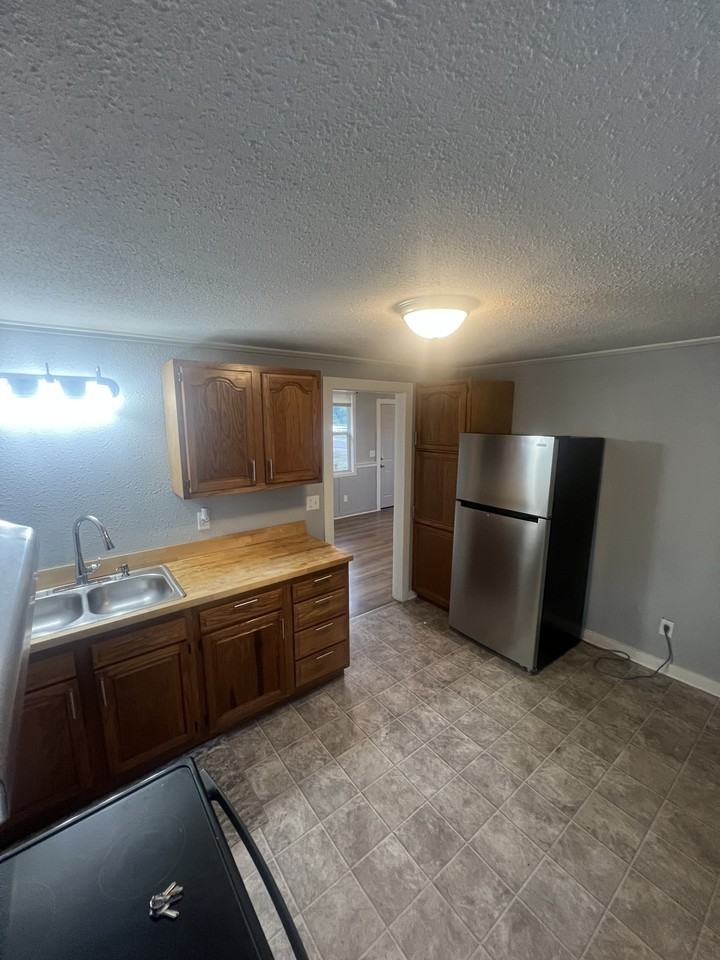 521 N Spruce St #1 - Photo 5 of 7