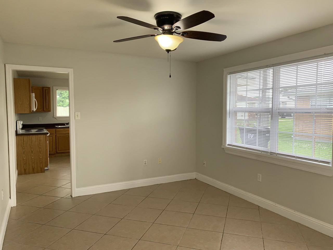 512 Chalmette Ave #512 - Photo 4 of 10