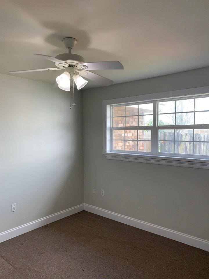 512 Chalmette Ave #512 - Photo 6 of 10