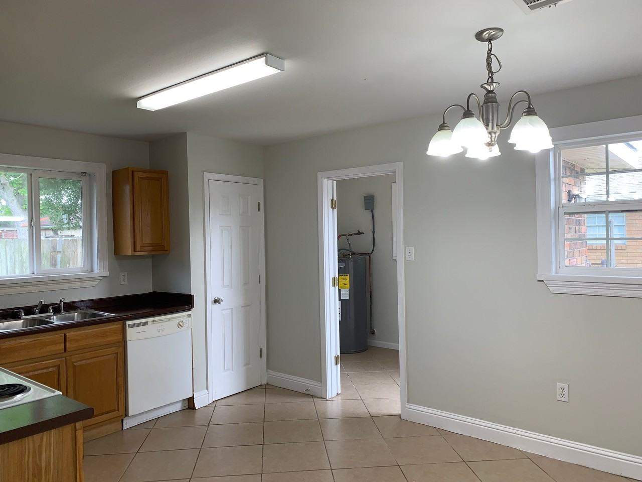 512 Chalmette Ave #512 - Photo 7 of 10