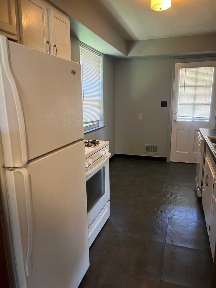 1597 Grandview Ave #A - Photo 3 of 8