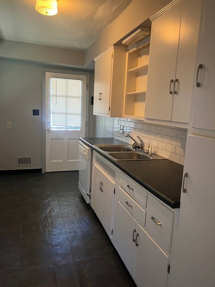 1597 Grandview Ave #A - Photo 4 of 8