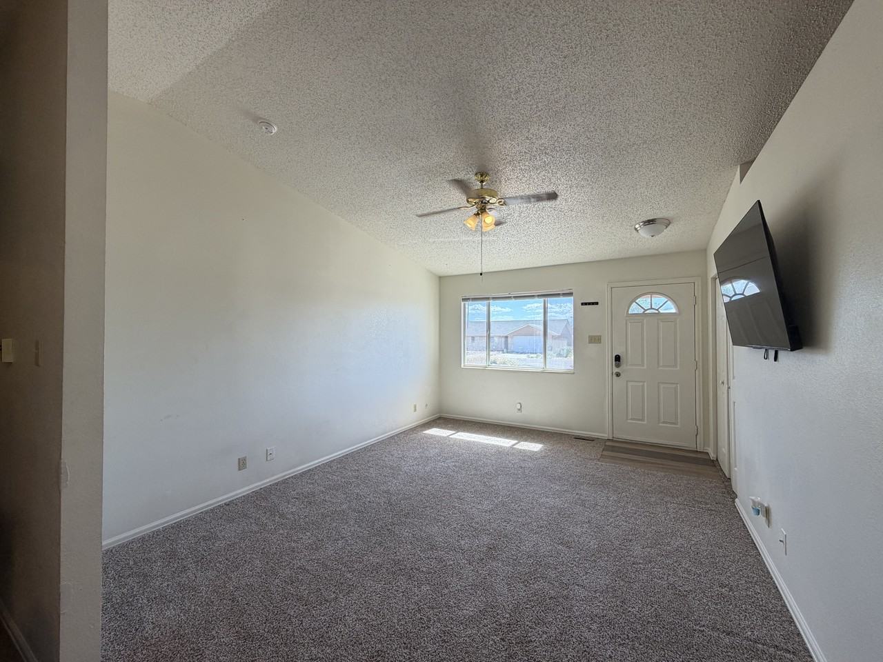 942 S Harmony Ln - Photo 2 of 18