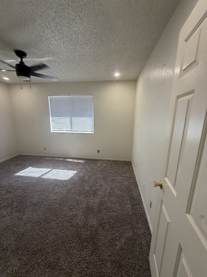 942 S Harmony Ln - Photo 4 of 18