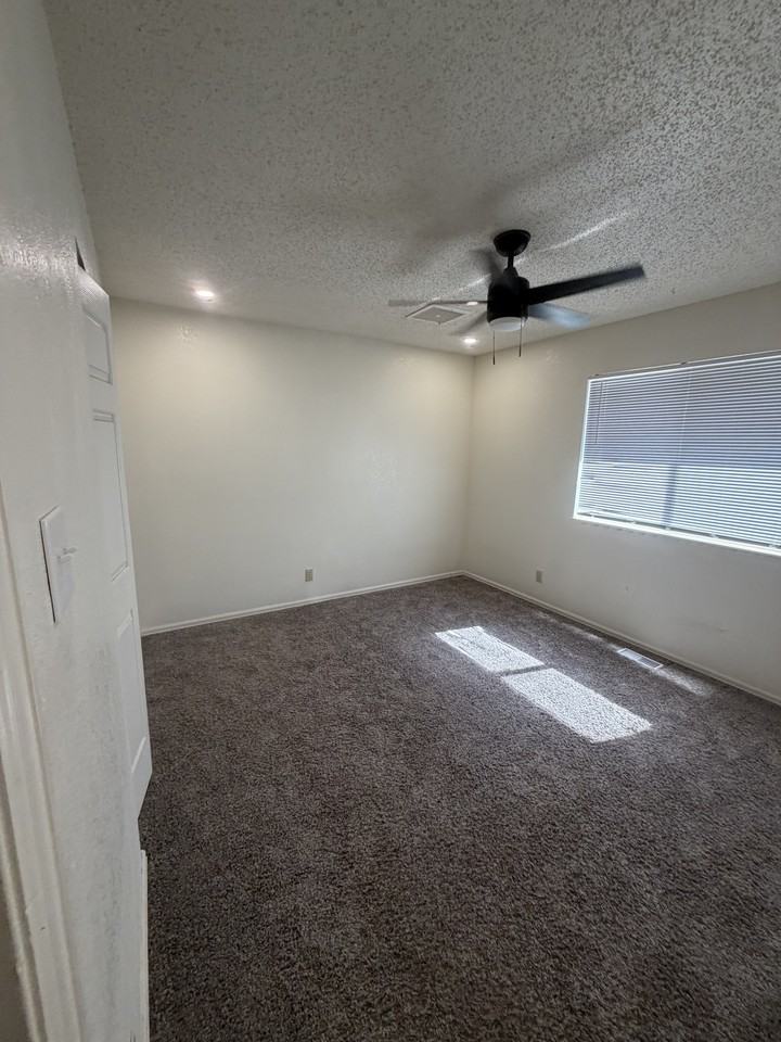 942 S Harmony Ln - Photo 5 of 18