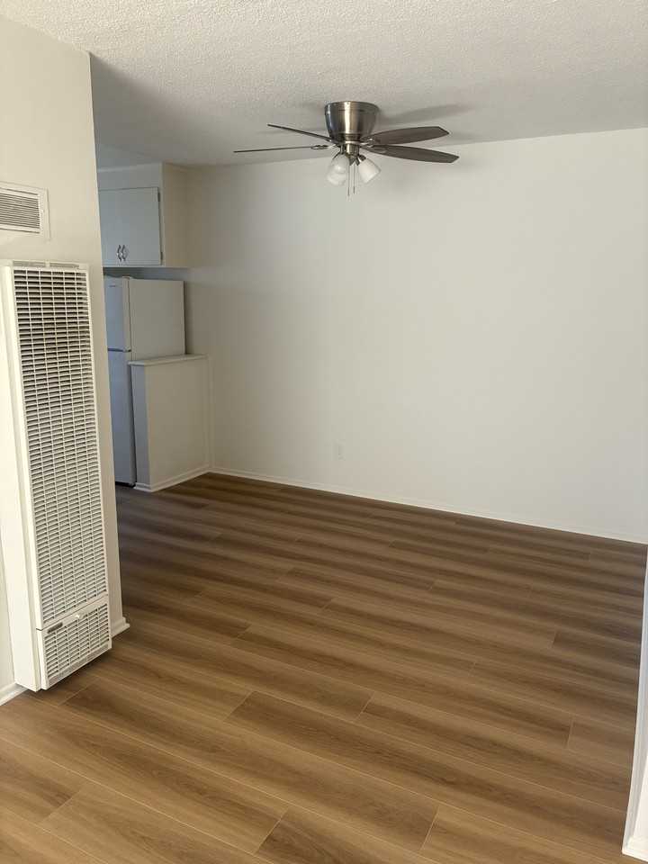 12345 Magnolia Blvd #21 - Photo 4 of 11