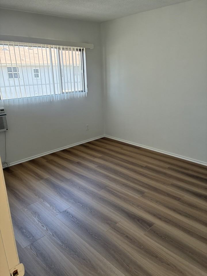 12345 Magnolia Blvd #21 - Photo 5 of 11