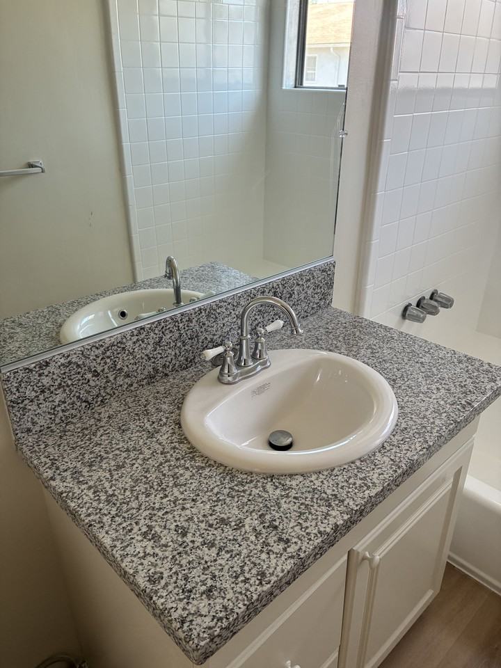 12345 Magnolia Blvd #21 - Photo 7 of 11