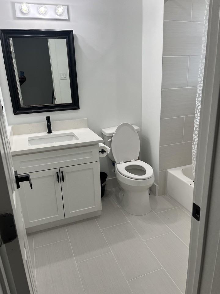 3236 Mcgowen St #3236UNITB - Photo 2 of 4