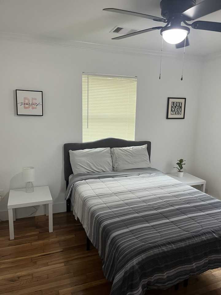 3236 Mcgowen St #3236UNITB - Photo 3 of 4