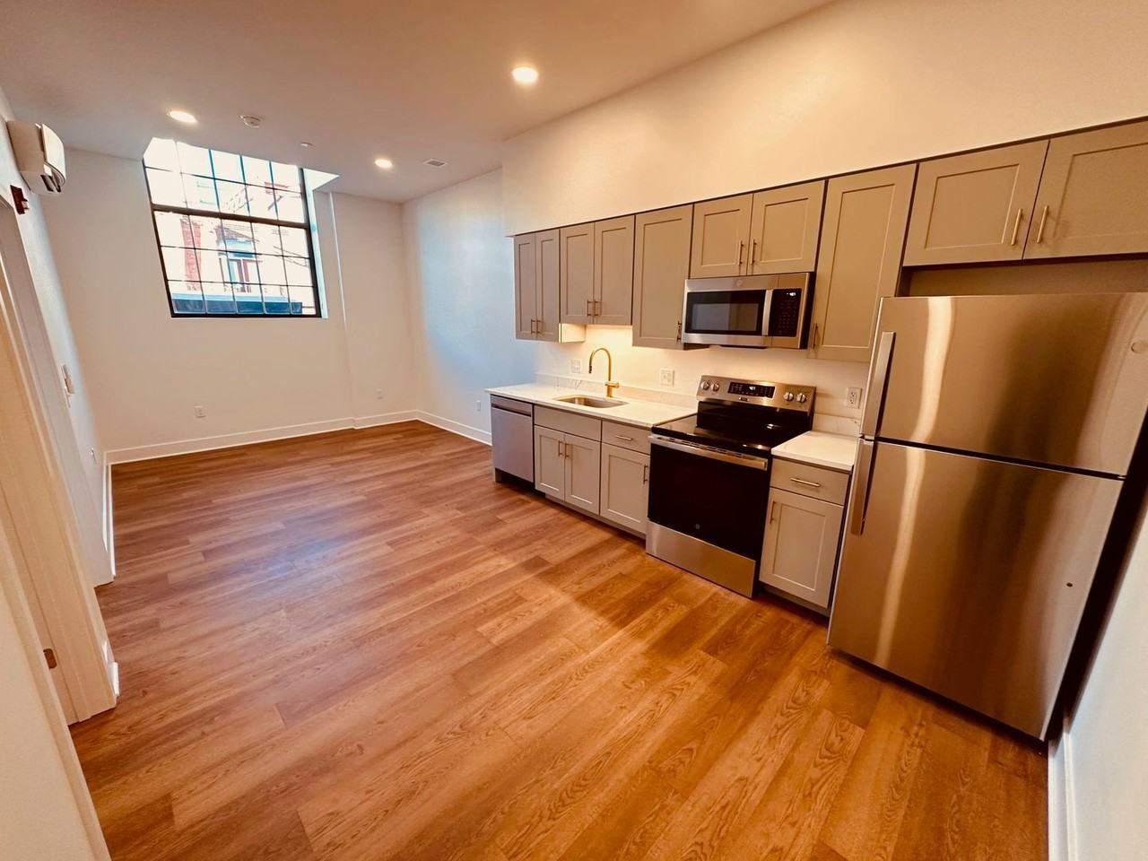 204 N George St #209 - Photo 5 of 14