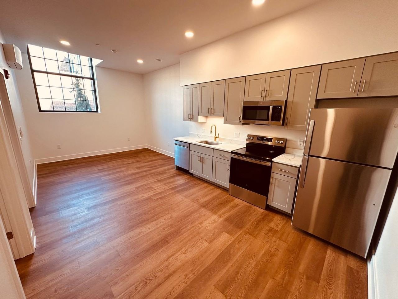 204 N George St #211 - Photo 5 of 14