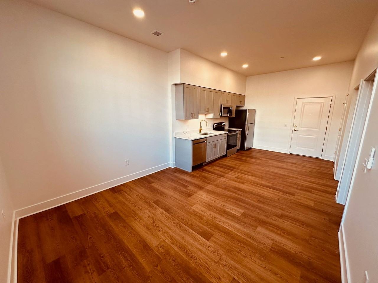 204 N George St #211 - Photo 7 of 14