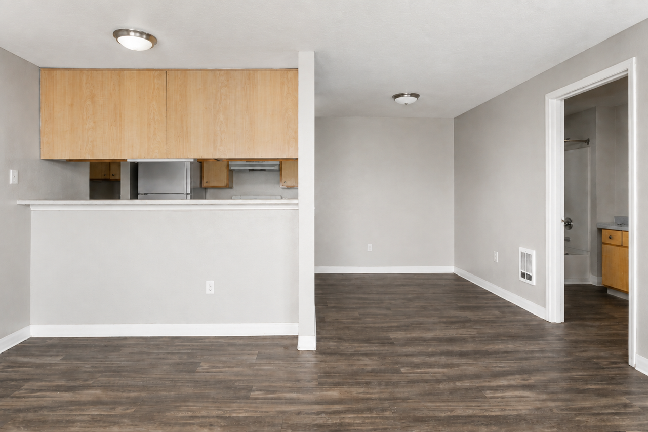 16916 Se Powell Blvd #10 - Photo 6 of 31