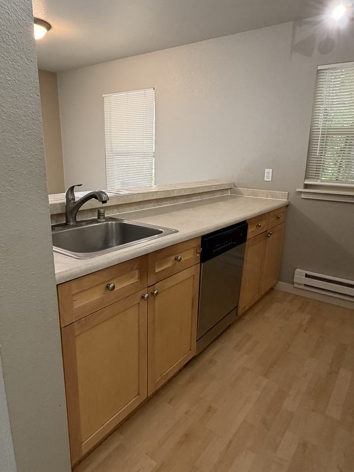 9805 Avondale Rd Ne #M240 - Photo 6 of 14