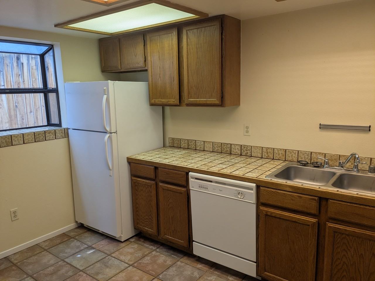 1225 N Sierra St #3 - Photo 2 of 12