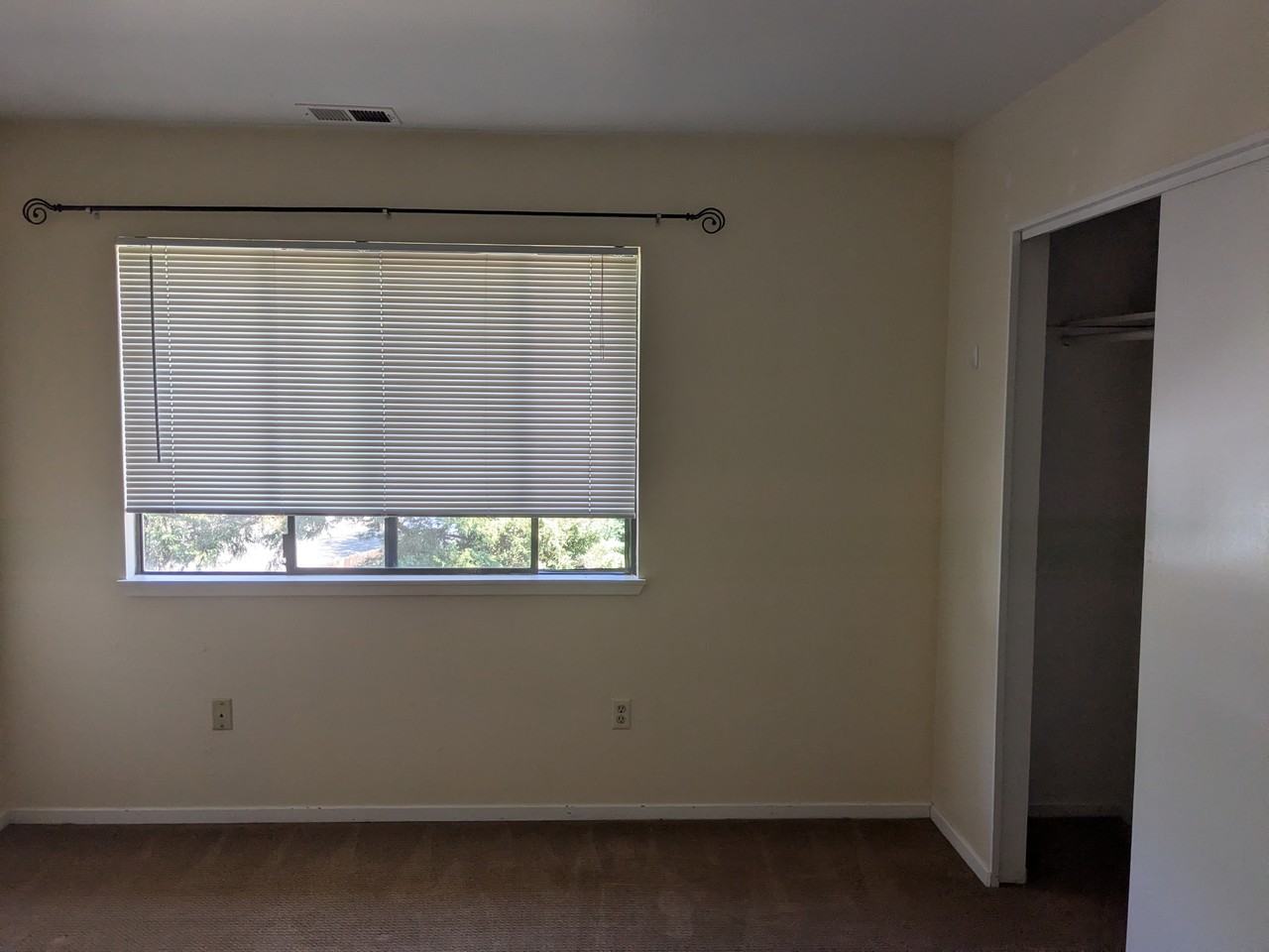 1225 N Sierra St #3 - Photo 6 of 12