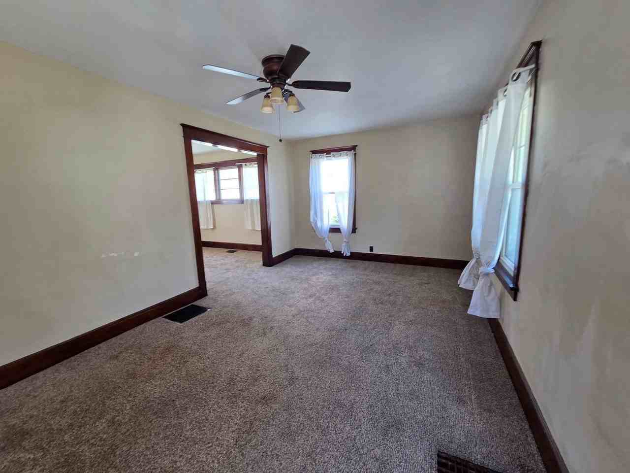 227 Banning Ave - Photo 3 of 15