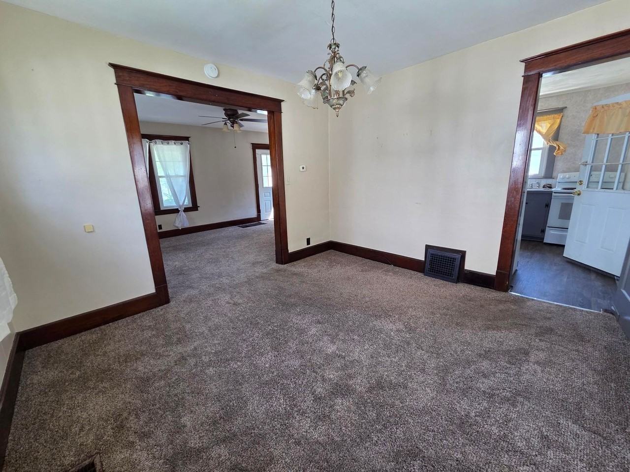 227 Banning Ave - Photo 5 of 15