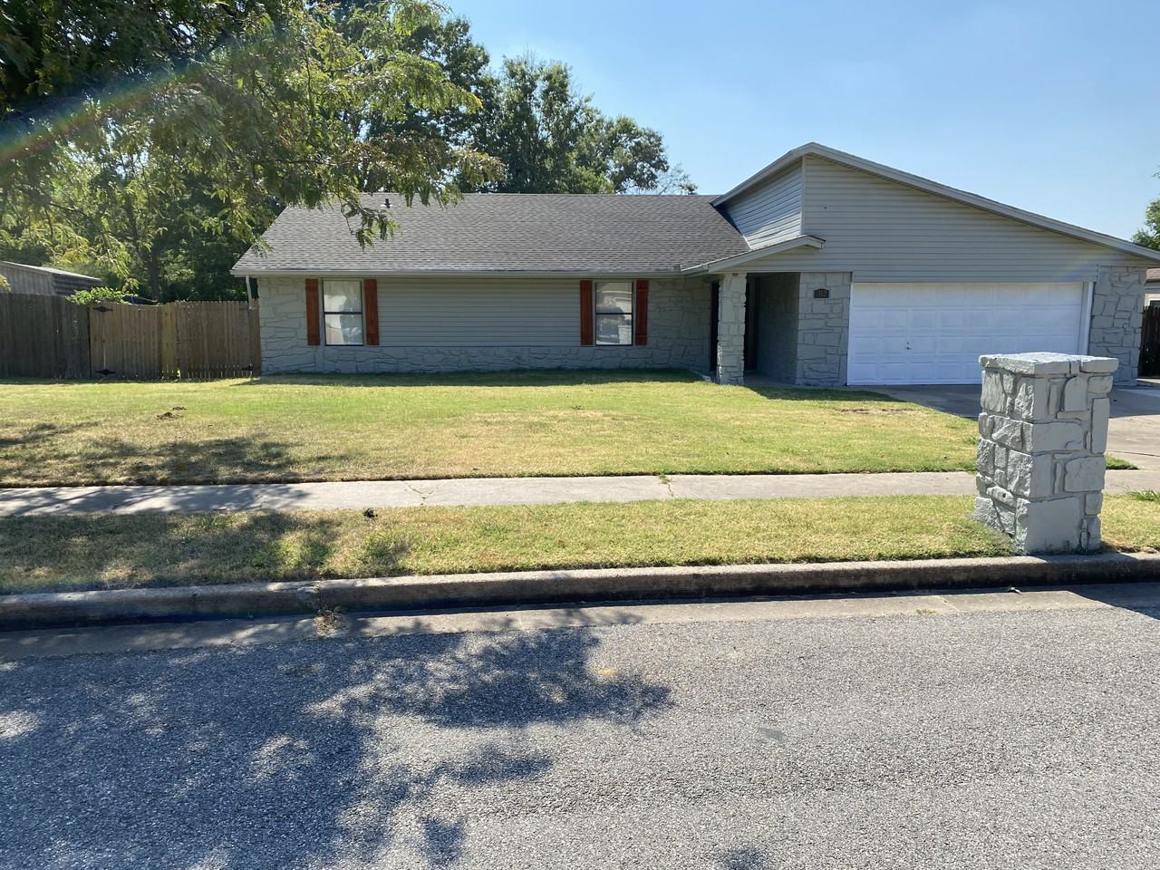 312 S Indianwood Ave #NA - Photo 2 of 36