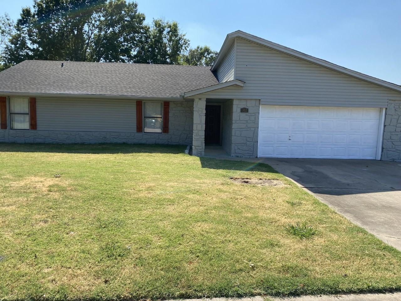 312 S Indianwood Ave #NA - Photo 3 of 36