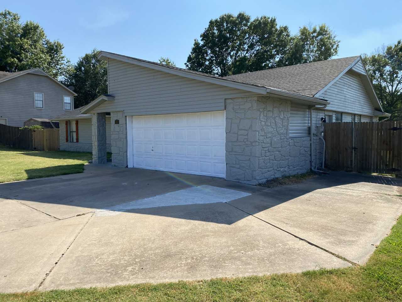 312 S Indianwood Ave #NA - Photo 5 of 36