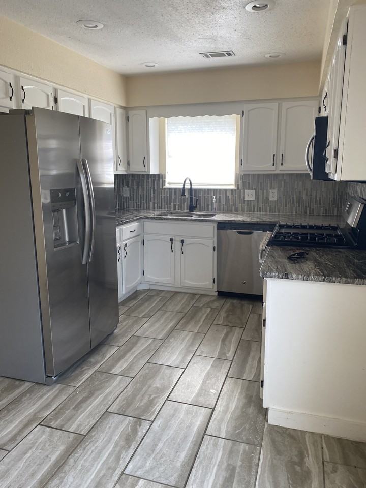 312 S Indianwood Ave #NA - Photo 6 of 36