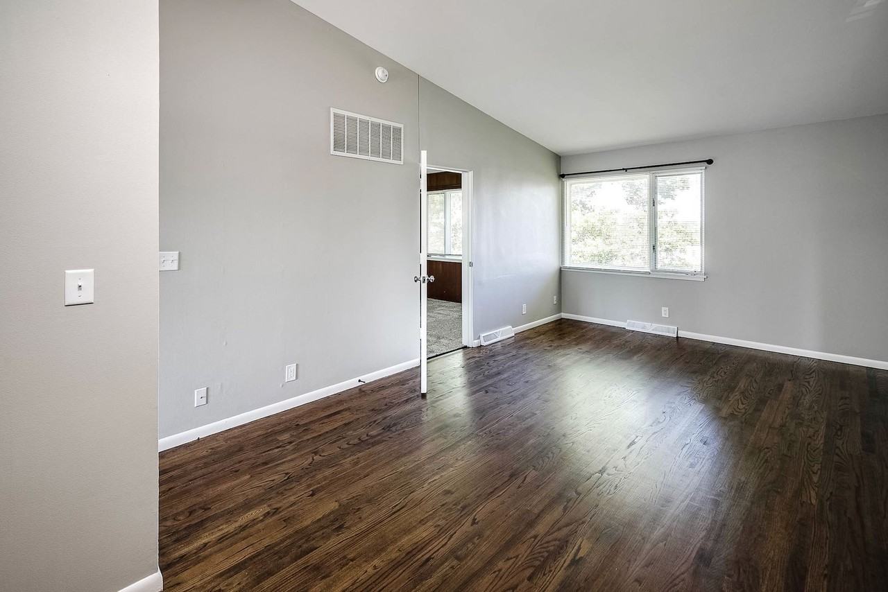 4817 S 131st St #11 - Photo 5 of 18