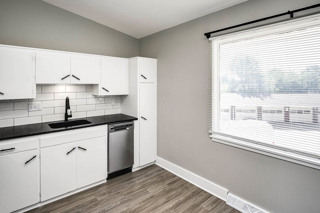4817 S 131st St #11 - Photo 7 of 18