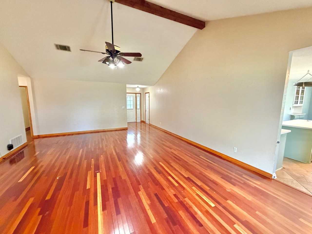 681 Whispering Ave - Photo 4 of 32