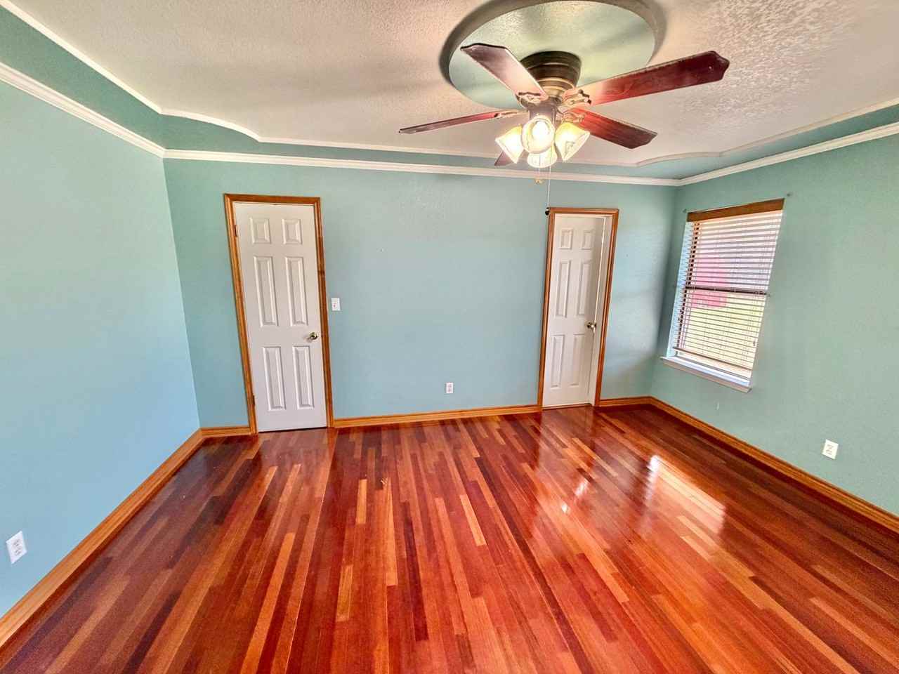 681 Whispering Ave - Photo 6 of 32