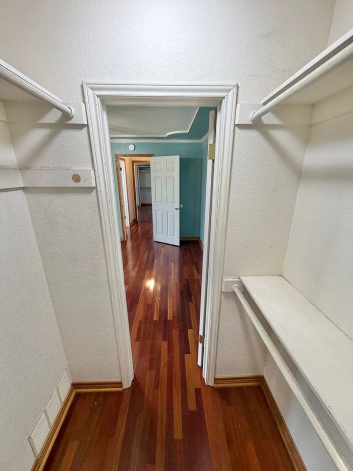 681 Whispering Ave - Photo 7 of 32