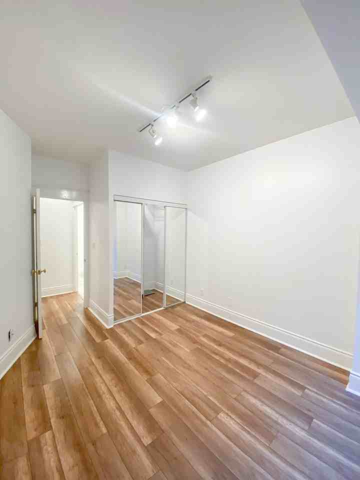 102 Bloor St W - Photo 5 of 14