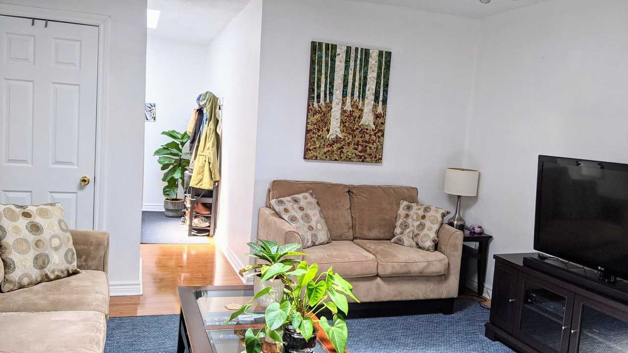 484 Roncesvalles Ave - Photo 2 of 8