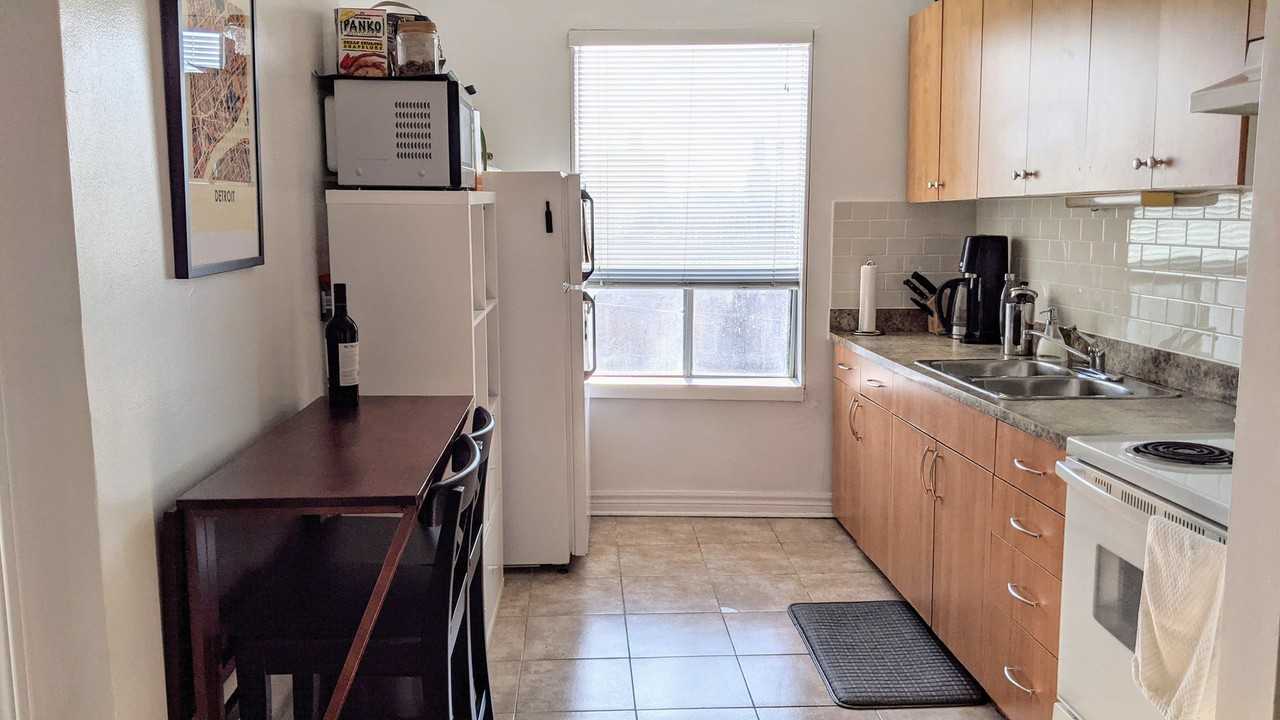 484 Roncesvalles Ave - Photo 7 of 8