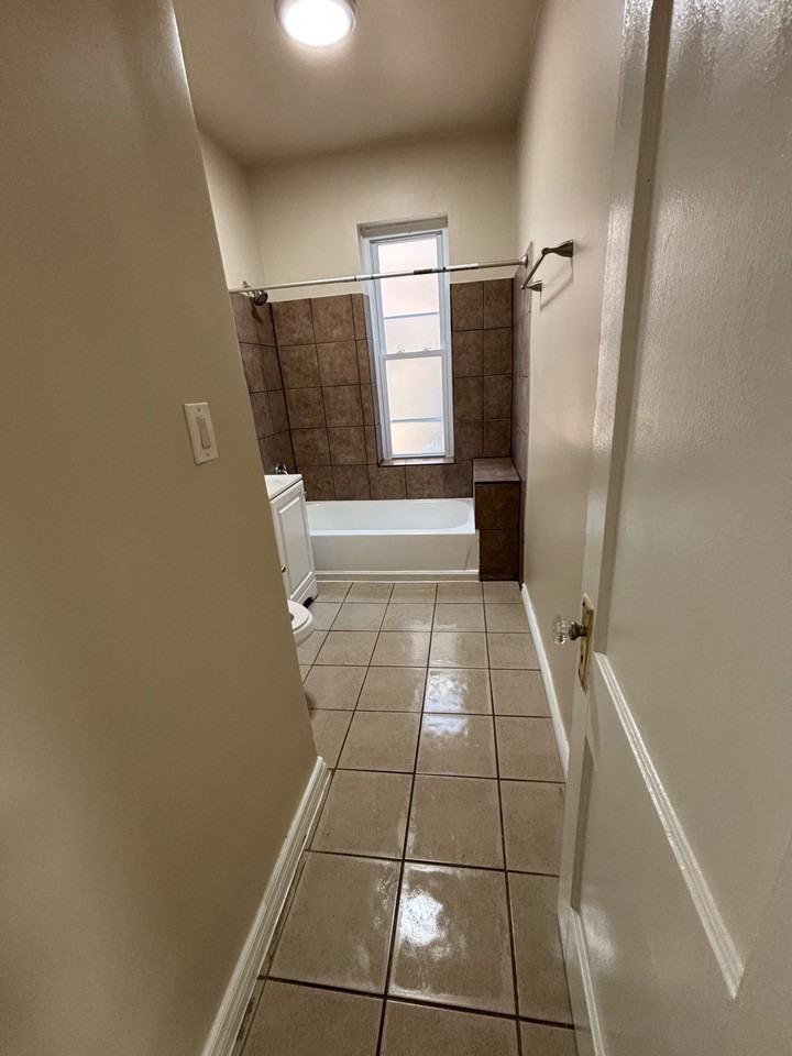 702 East 50th Place #302 - Photo 2 of 21